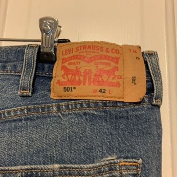 Levi’s 501 Button Fly Distressed Size 42 Denim Shorts - Picture 3 of 6